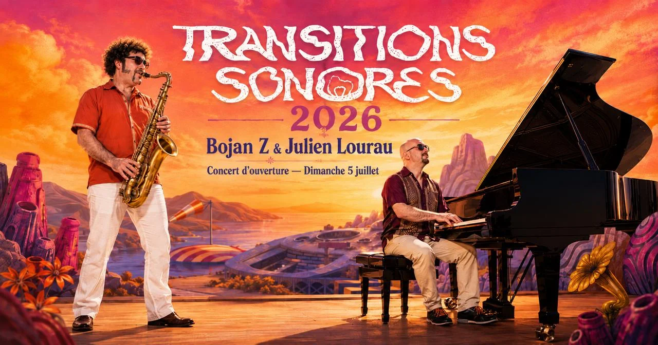 Affiche de la saison 2026 : Bojan Z et Julien Lourau, concert d’ouverture le dimanche 5 juillet, devant un paysage de coucher de soleil avec un piano à queue et des manches à air.